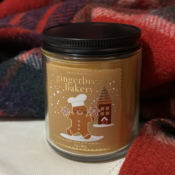NEW Bath & Body Works 7oz  Single Wick Candle with Lid-Gingerbread Bakery Scent - Picture 3 of 8